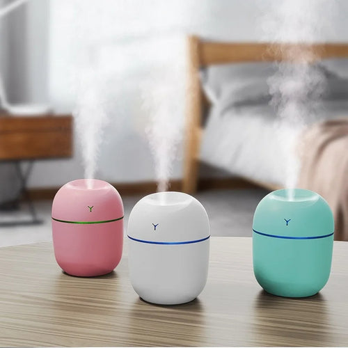 Humidificateur ultrasonique portable USB avec éclairage LED multicolore diffusant brume fine sur bureau ou table de chevet"