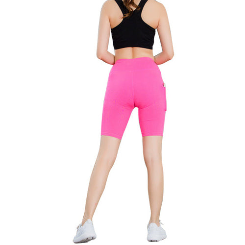 💪🏋️‍♀️ Femme dynamique  Vue de dos effectuant exercice fitness squat ou fente portant short yoga extensible démontrant amplitude mouvement totale sans restriction - Tissu stretch suivant parfaitement mouvements corps pour performance optimale gym - Vêtement sport technique respirant évacuation humidité pour entraînement intensif confortable 🔥